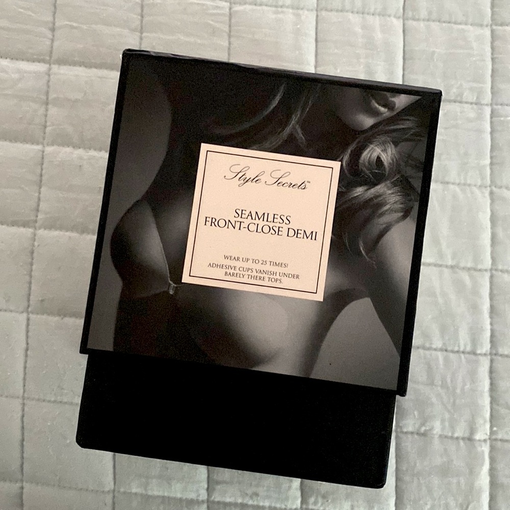 NEW VICTORIA’S SECRET Seamless Front Close Demi Adhesive Bra szC